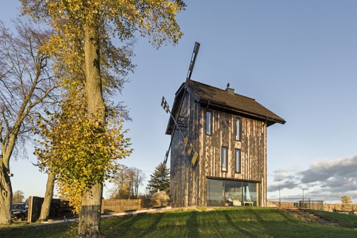 Větrný mlýn přestavěný na moderní bydlení