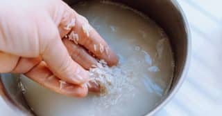 Voda z rýže jako náhrada za aviváž: Prádlo je díky ní měkčí