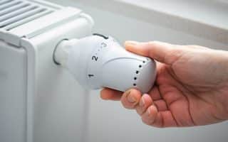 Důkladné čištění radiátorů zevnitř: Metoda prolívání vodou dobývá internet. Použít se dá ale i fén nebo vysavač