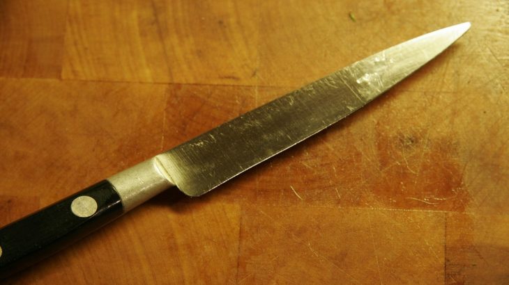 nabroušený kuchyňský nůž