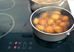 Vařící se brambory