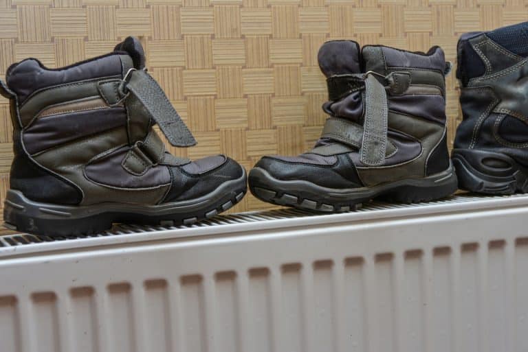 Jak sušit boty během podzimu a zimy:  Zapomeňte na radiátor, nejlépe fungují obyčejné noviny
