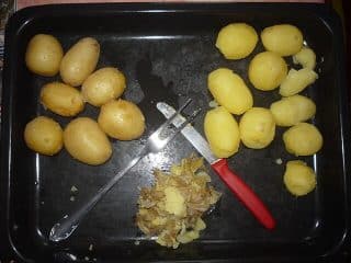 Usnadnění nepopulárního loupání brambor: Do zeleniny stačí zapíchnout vidličku