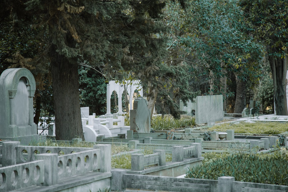 náhrobní kámen na hřbitově