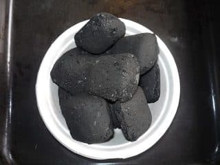 Jak zapálit kamna a spotřebovat méně uhlí. Vyzkoušejte techniku zapalování shora