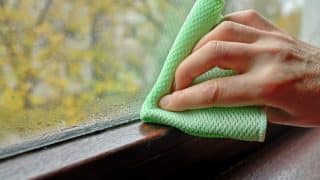 Zamlžování oken vyřešíte bez instalatéra. K ruce vemte jedlou sodu, křídu nebo obyčejný ocet