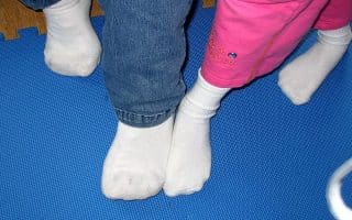 Úplné vybělení ponožek může být v některých případech náročné. K obnovení zářivé barvy jsou skvělým pomocníkem vaječné skořápky
