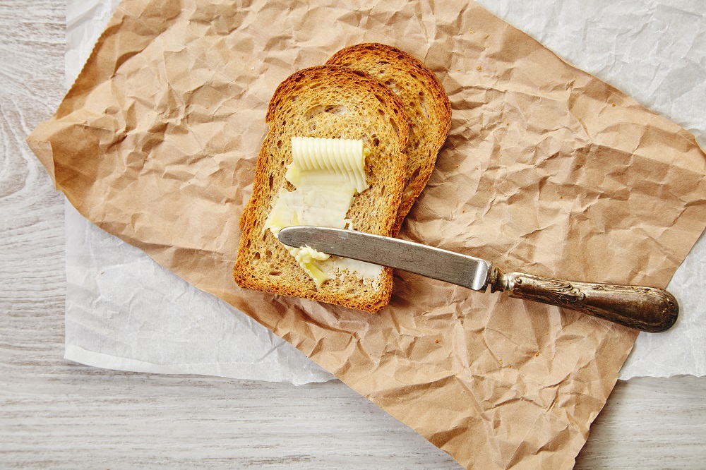 máslo na chlebu