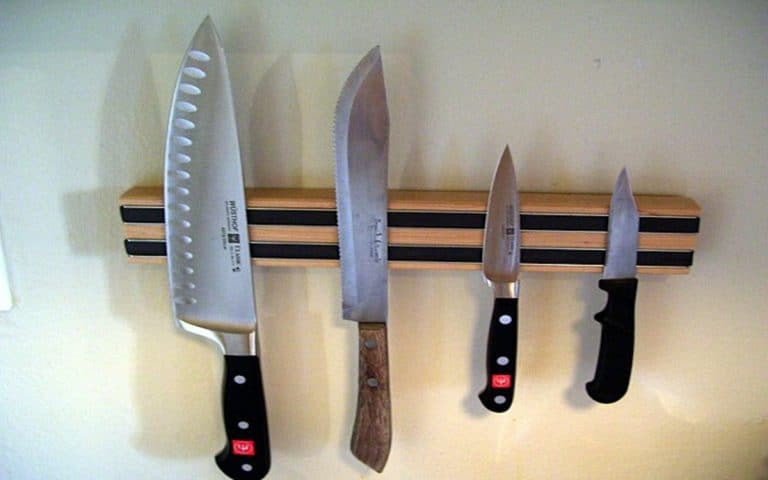 Jak nabrousit nože svépomocí a bez drahého brusiče. Hlavním nástrojem bude obyčejný talíř nebo sklenice