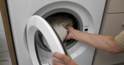 Jak zlepšit kvalitu praní pomocí soli: Zkušené hospodyňky ví, že tak zabrání blednutí barev