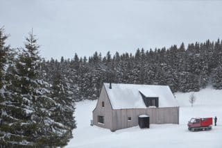 Sníh kolem chaty