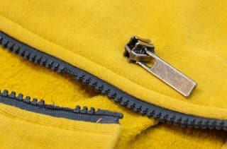 Rozbitý zip se dá během pár sekund opravit pomocí vidličky