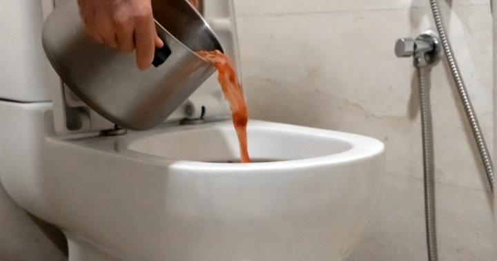 hrnec jidlo zachod