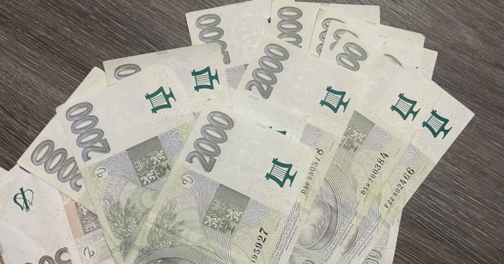 penize bankovky dvoutisicovky