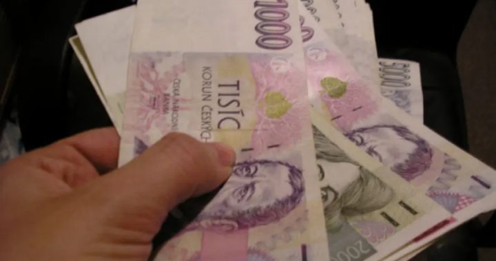 penize bankovky hodnoty