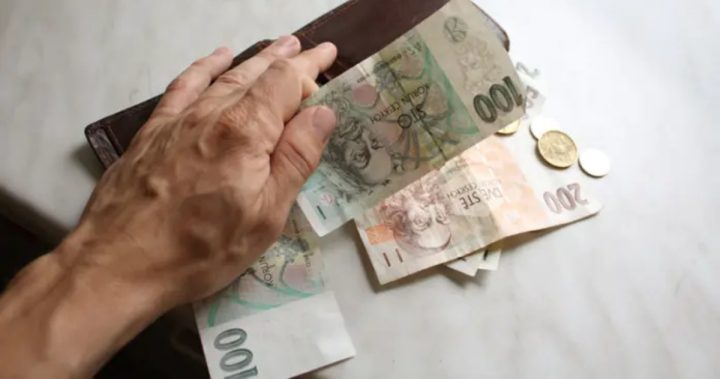 penize bankovky penezenka mince