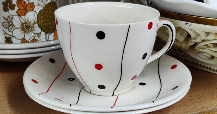 porcelan nadobi hrnek