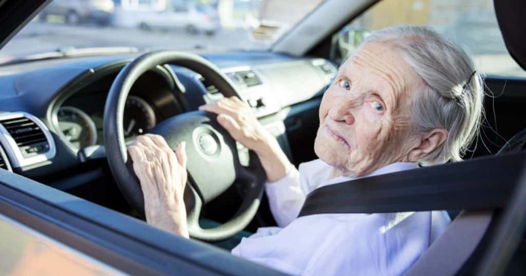 seniorka ridit auto