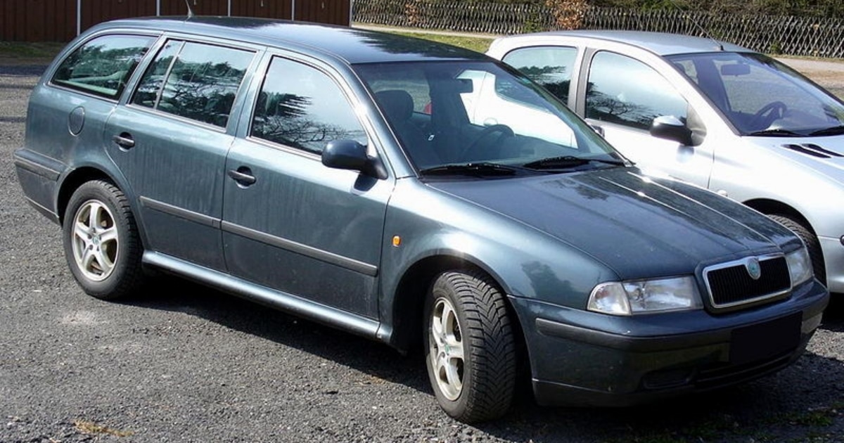 Stát pomůže těm, kteří nemají peníze na auto či bydlení. Škodovka se dá pořídit už za 8 000 Kč. Kdo dřív přijde, ten dřív bere