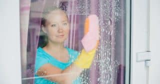 Babský trik na mytí oken: Po přidání jódu se na ně rok nemusí ani sáhnout