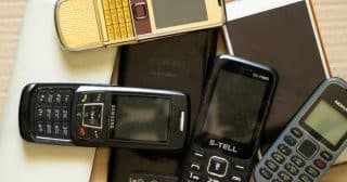 stare telefony hromadka