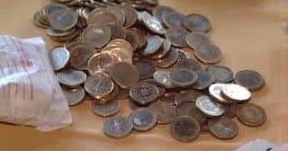 Schovali jste si staré mince? Dostanete za ně desítky tisíc korun. V oběhu jich zůstala spousta
