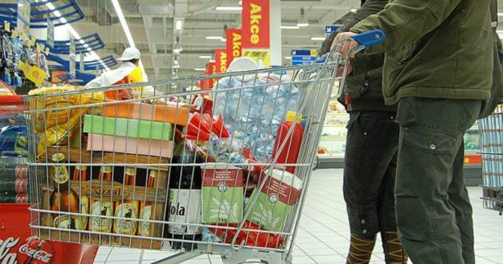 Čekali jste v obchodě u pokladny moc dlouho? Máte nárok na odškodnění Spousta Čechů o této možnosti netuší a přichází tak o peníze