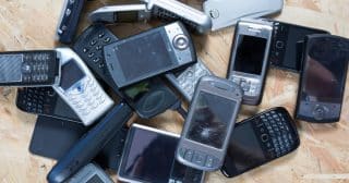 Starý telefon se dnes dá prodat i za 300 000 Kč. Sběratelé hledají Nokie, Motoroly a další značky. Nemáte některý?