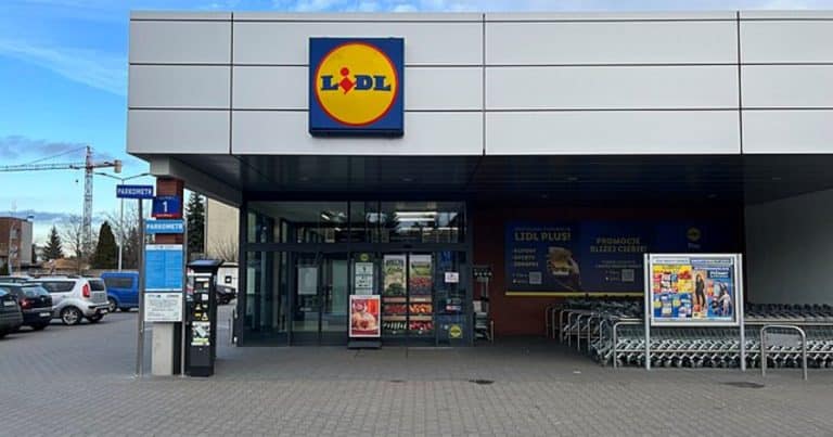 Lidl prodával nebezpečnou klobásu. Spousta Čechů ji má stále v lednici a o její závadnosti netuší