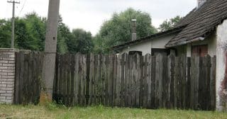 Čechům, kteří na svém pozemku mají plot, hrozí pokuta 1 000 000 Kč. Stačí jeden nedostatek a problém je na světě
