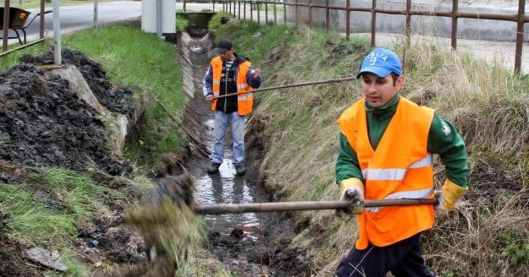 Odteď budou muset povinně pracovat všichni Češi. Kdo nemá zaměstnání, tomu ho najde stát