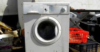 Lidé si budou muset povinně koupit novou pračku. Termín zákazu starých spotřebičů se blíží