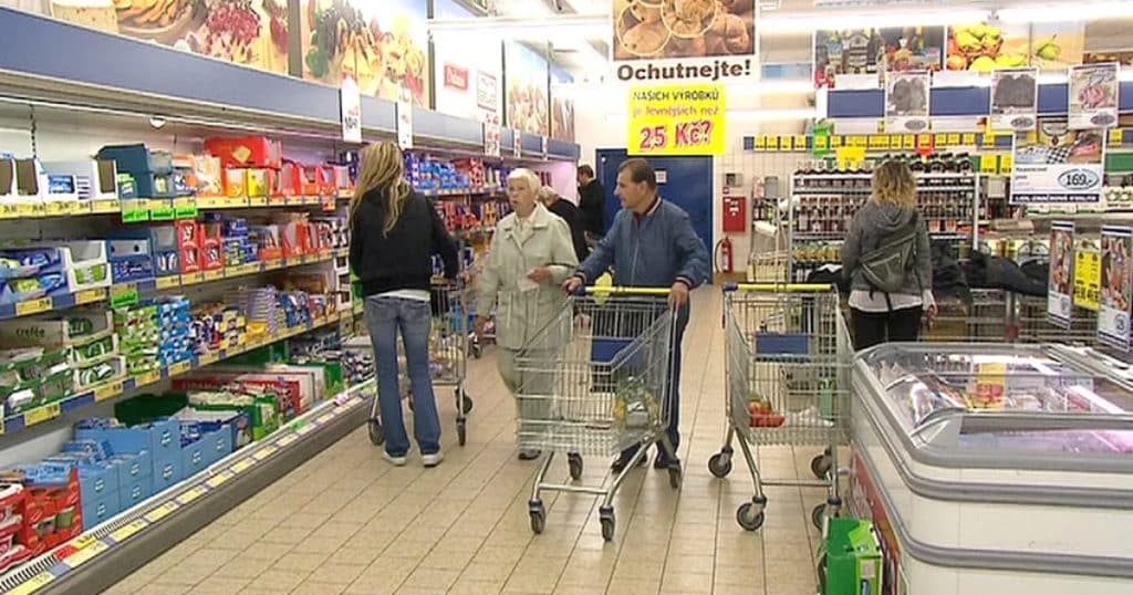 Někteří lidé mají nárok na obrovskou slevu na nákup potravin. Řekněte si o ni a ušetříte i 800 Kč týdně