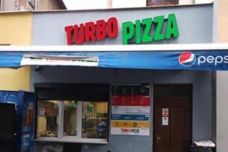 Nechutná realita oblíbené pizzerie: Když to hygienická kontrola viděla, okamžitě zavřela provozovnu. Tady vážně někdo jedl?