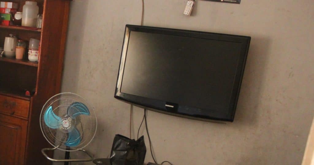 Televizní vysílání se může Čechům prodražit. Místo poplatku 135 Kč zaplatí 10 000 Kč na pokutě