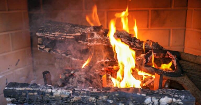 Jak topit v akumulačních kamnech: Kompletní průvodce