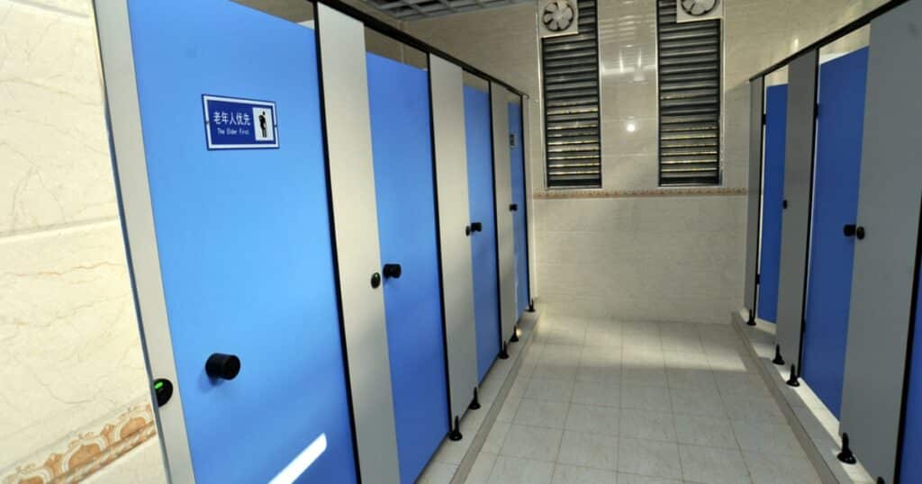 verejne wc muzi