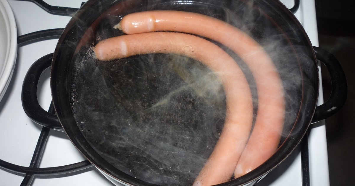 Při ohřívání párků spousta lidí chybuje. Kvůli vroucí vodě ztrácí chuť