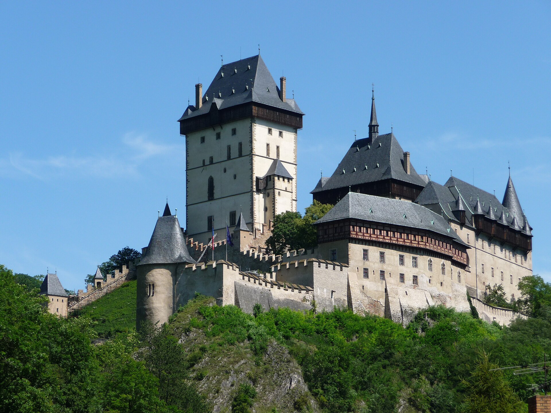 burg karlstein karlstejn panoramio