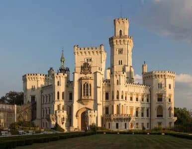 Ověřte si, jestli zvládnete pojmenovat české hrady a zámky podle fotky. Tohle není lehké.