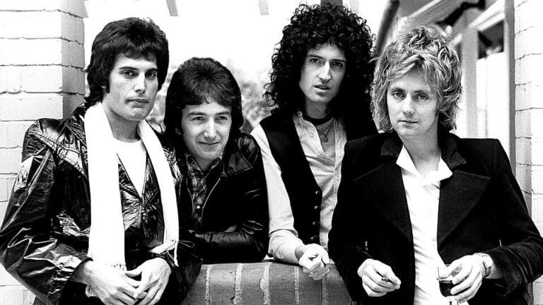 queen news of the world 1977 press kit photo 01