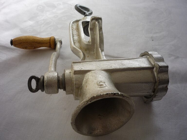 rucni mlynek na maso 17