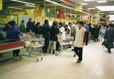 Pamatujete si ceny z českých obchodů v roce 1998. Zjistěte, kolik položek ze starého účtenky dokážete správně odhadnout bez jediného googlu