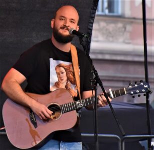 Slavní Češi pod uměleckým jménem. U skutečných příjmení většina lidí zjistí, že si celé roky myslela něco jiného